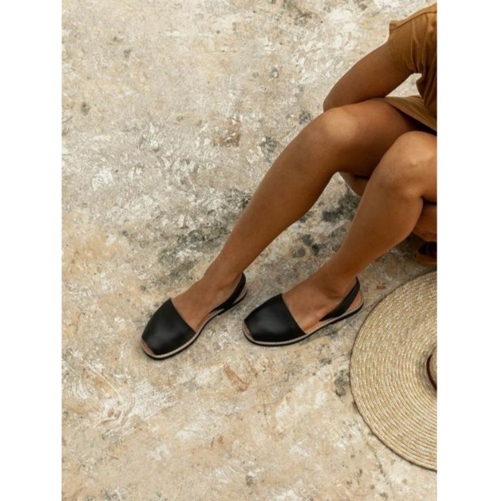 Minorquines-Avarca-Platja-Black-Leather-Sandals