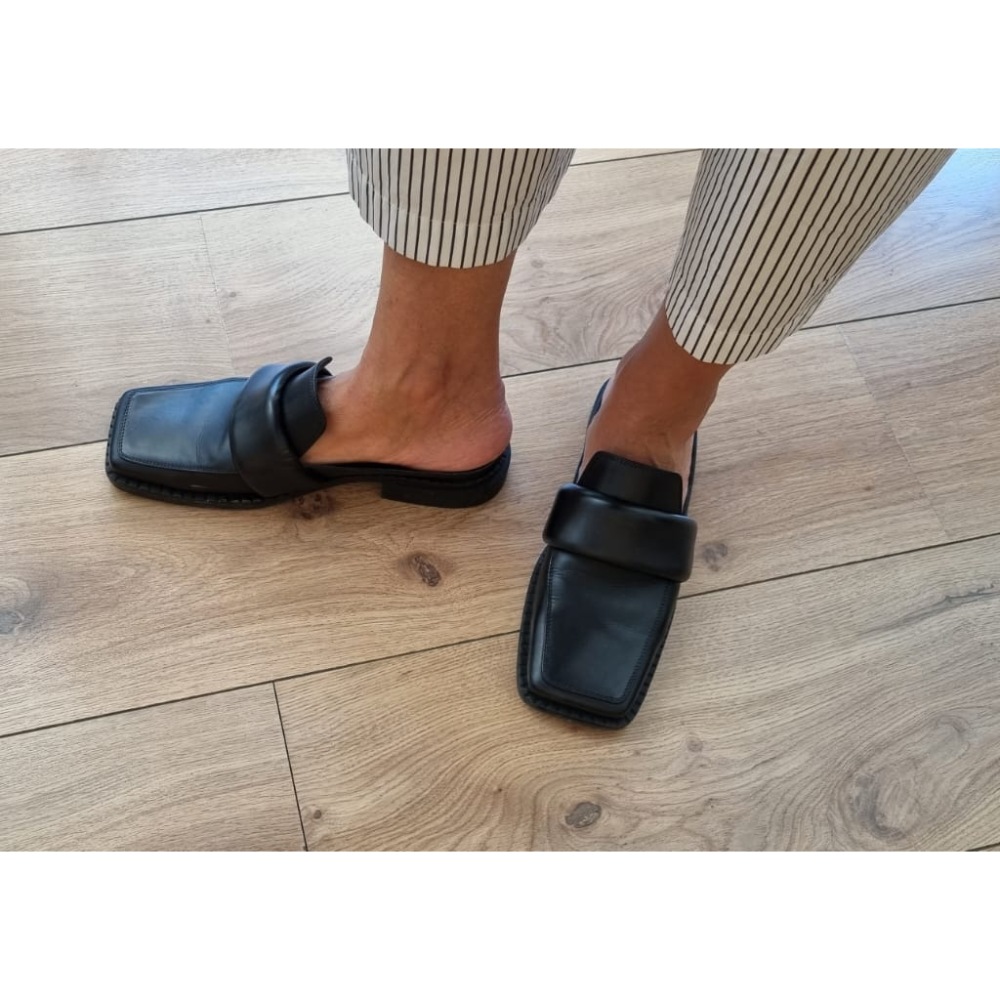 Vic Matie Carezza Black Leather Slippers