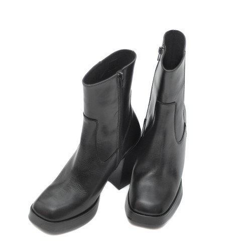 KMB_BLACK_LEATHER_SIDE_ZIP_BOOTS