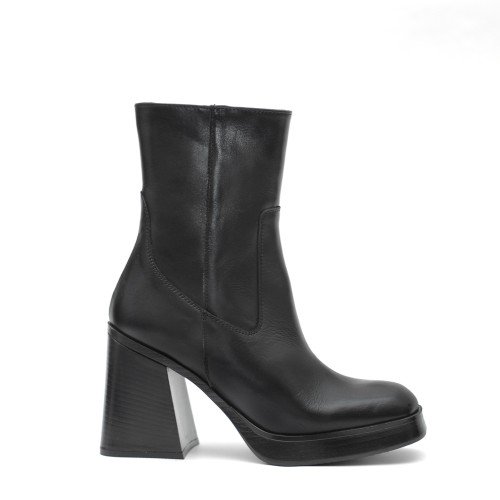 KMB_BLACK_LEATHER_SIDE_ZIP_BOOTS