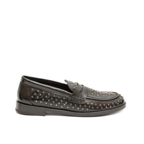 KMB_BLACK_LEATHER_METALSTUD_LOAFERS