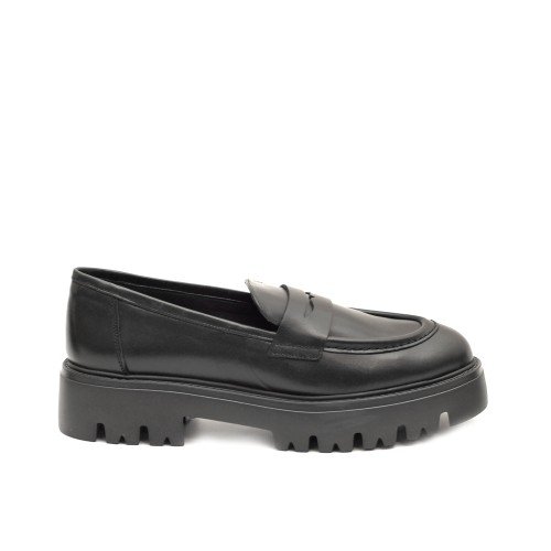 KMB_ BLACK_LEATHER_CHUNKY_LOAFERS