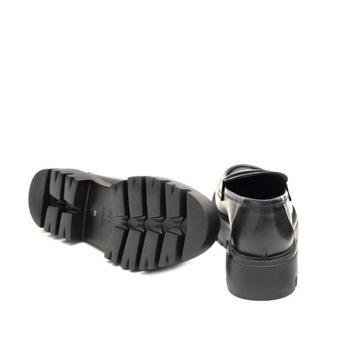 KMB_ BLACK_LEATHER_CHUNKY_LOAFERS