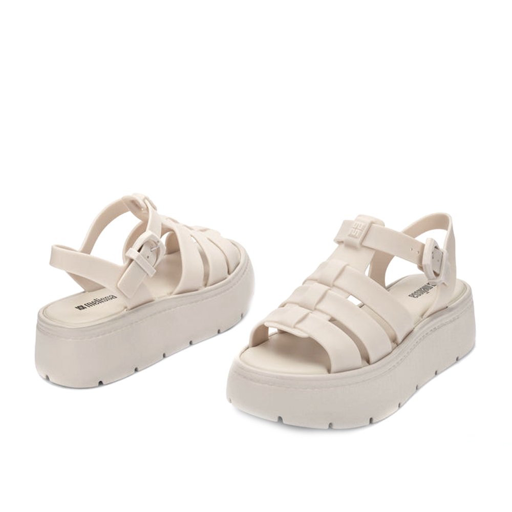 MELISSA_UP_CREAM_FISHERMAN_PLATFORM