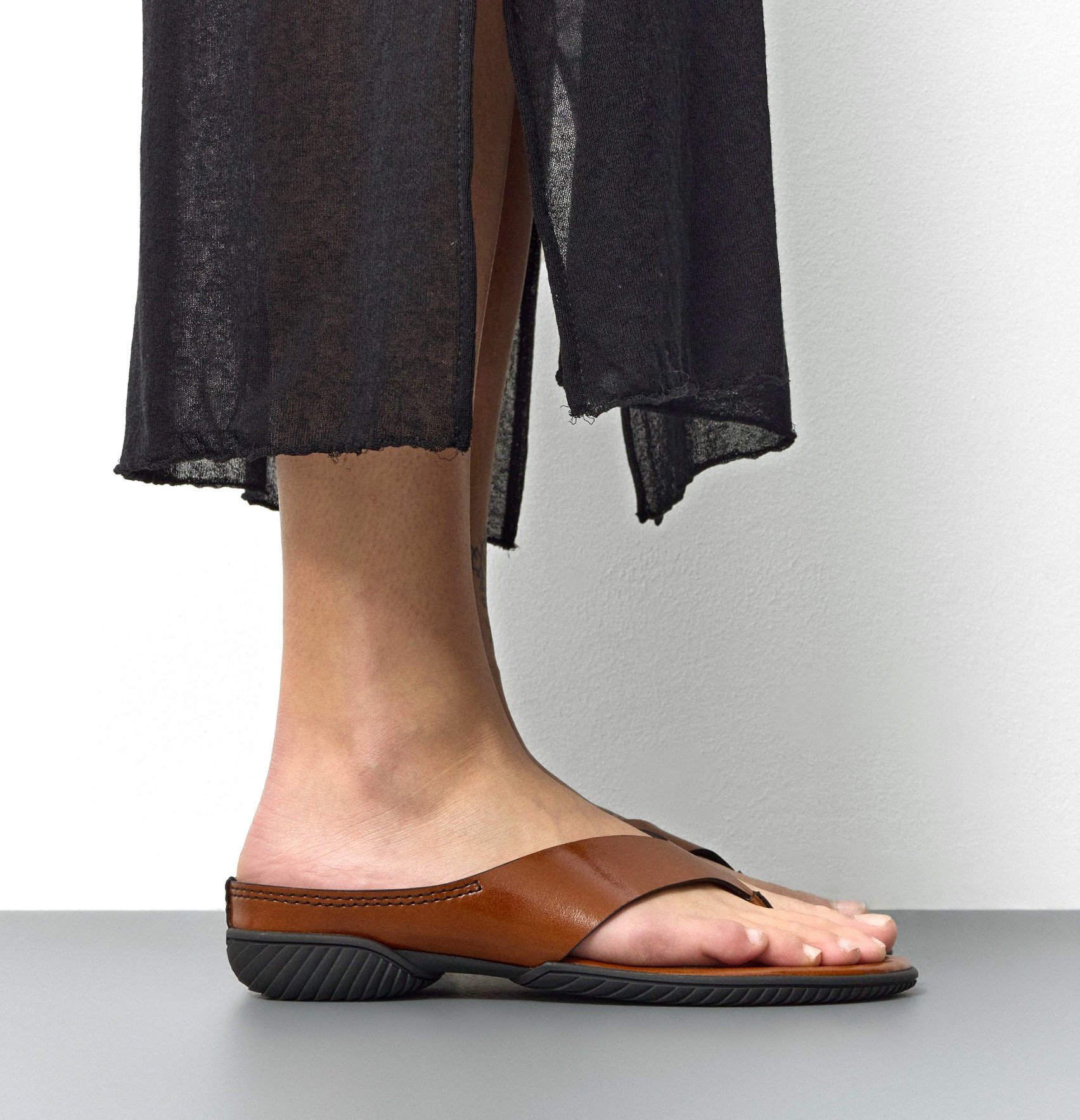 MIISTA_PUNET_TAN_THONG_FLAT_SANDALS