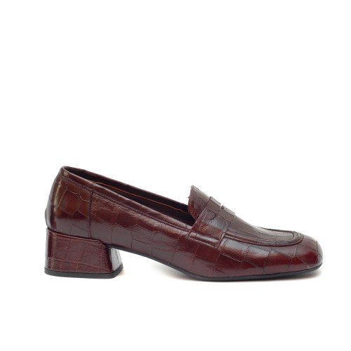 LES-VENUES-BURGUNDY-CROCO-EFFECT-MEDIUM-HEEL-LOAFERS