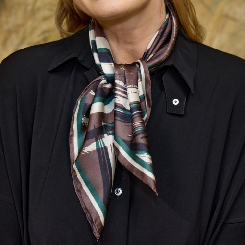 BELLA-BALLOU-CARRE-SILK
