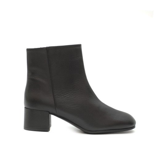THE-BAG-BLACK-LEATHER-ANKLE-BOOTS