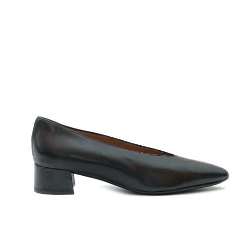 THE-BAG-BLACK-LEATHER-PUMPS